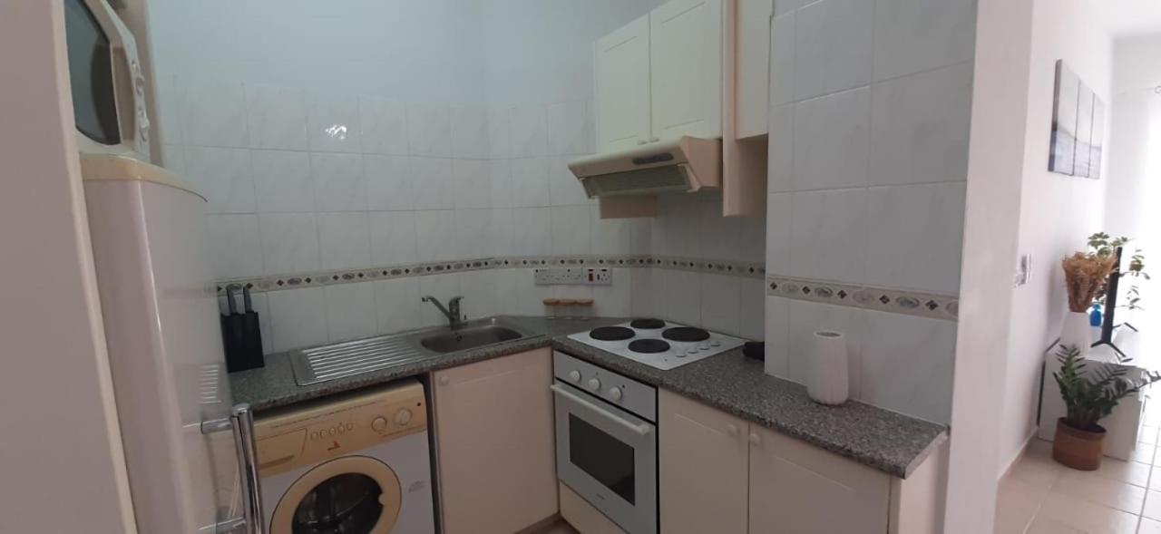 Limnaria Gardens - Superb Modern 1 Bed Apartment With Pool Views パ フォス エクステリア 写真